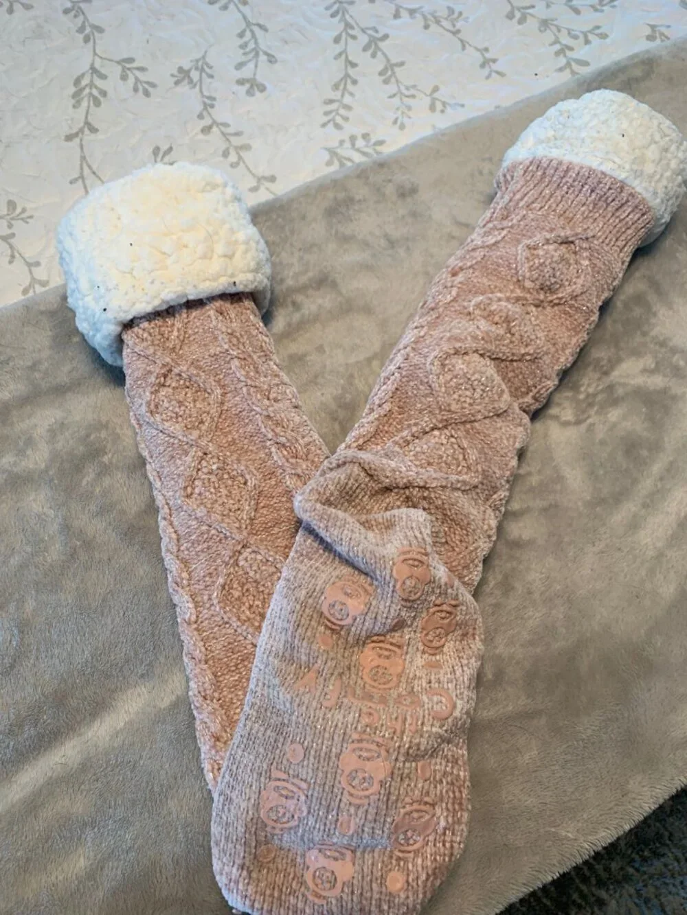 THE COMFY..SLIPPER..SOCKS..WOMEN 6-10
